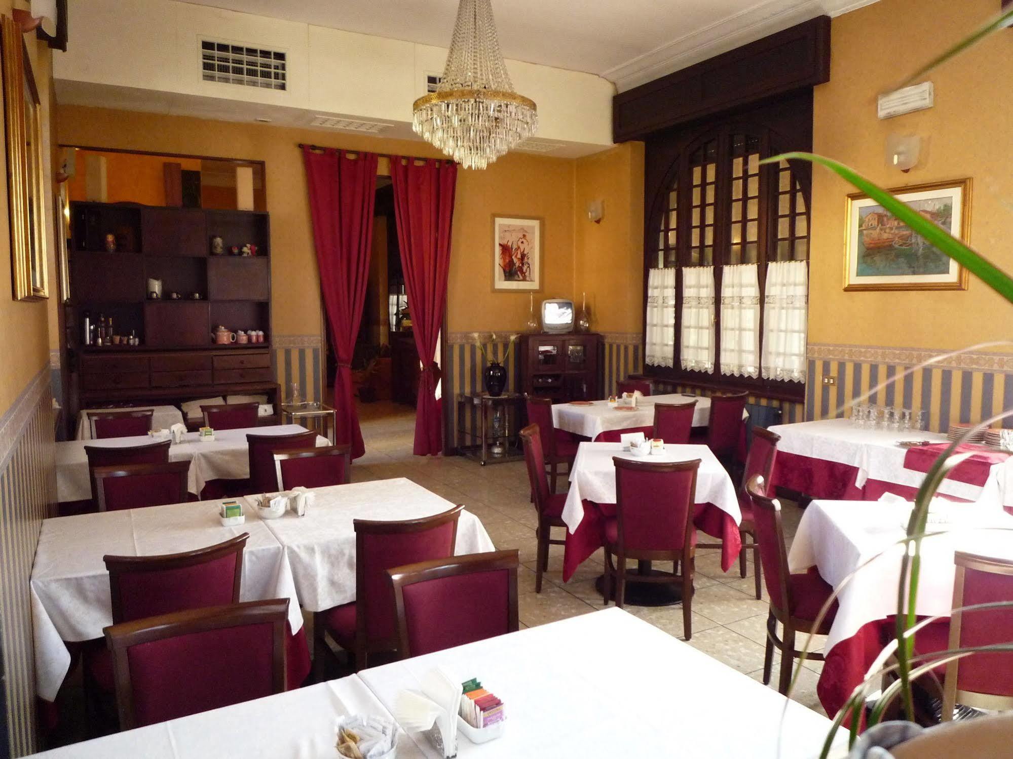 Hotel Montecarlo Castellanza Kültér fotó